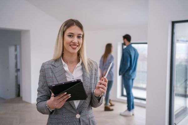 As an amazing realtor, RE/MAX, The Collective Agency advanced realty professionals to the service of homeowners.