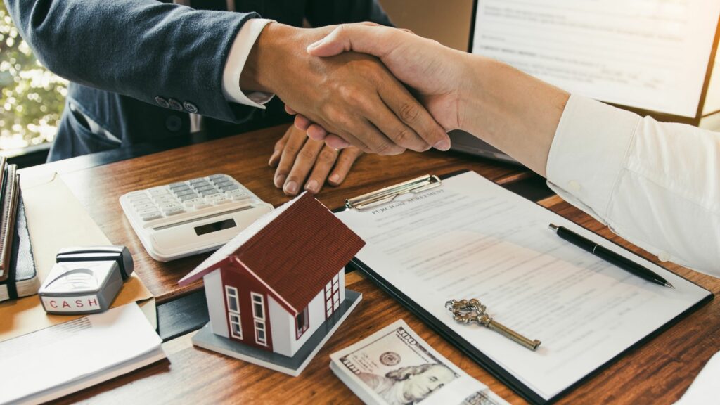 Many cash companies come and go. Lang Estates brings expert real estate agents to your side with a network of buyers and investors who buy houses for cash.