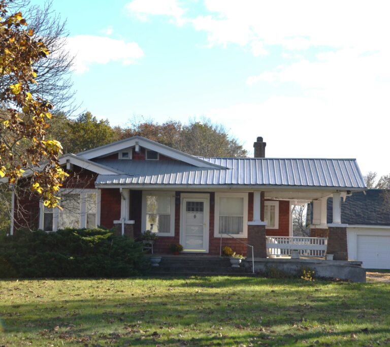 craftsman style farmhouse in white and red